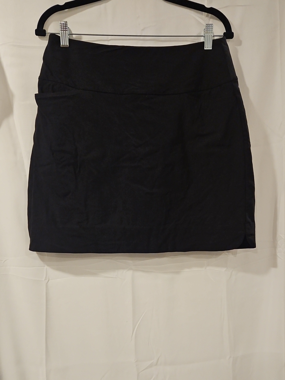 Sleek Black Mini Skirt — Classic Waistband Styling